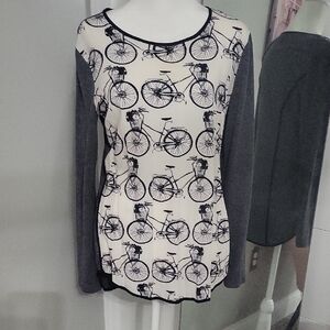 Women’s Gray & Cream Bicycle Print Long Sleeve Top